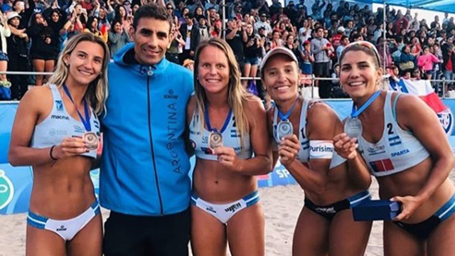 ANA GALLAY ALCANZÓ SU MEDALLA 25 EN EL BEACH VOLEY