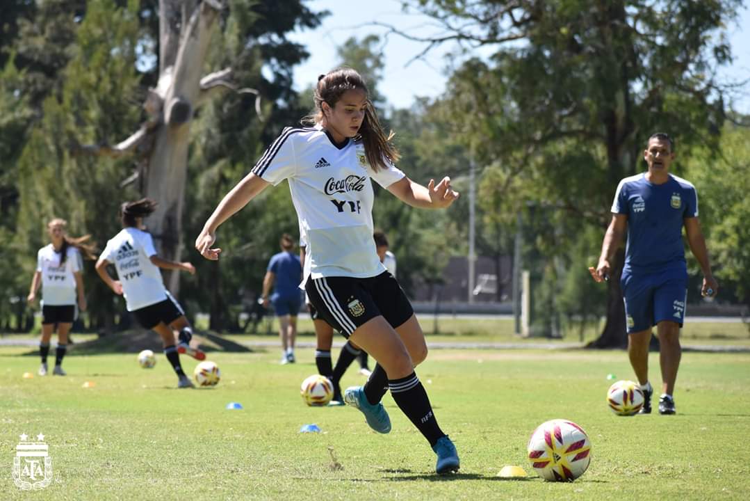 AGOSTINA HOLZHEIER A URUGUAY CON LA SELECCIÓN SUB 17