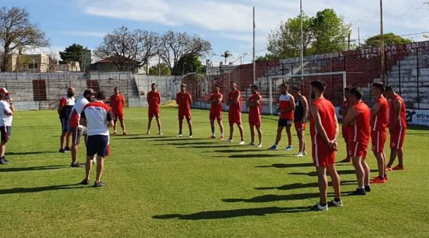 TORNEO REGIONAL: ATLÉTICO PARANÁ PRESENTÓ EL EQUIPO