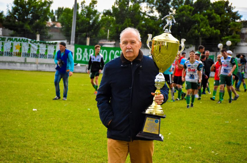 RUBÉN REZETT: «TODAVÍA ME SIENTO DIRIGENTE»