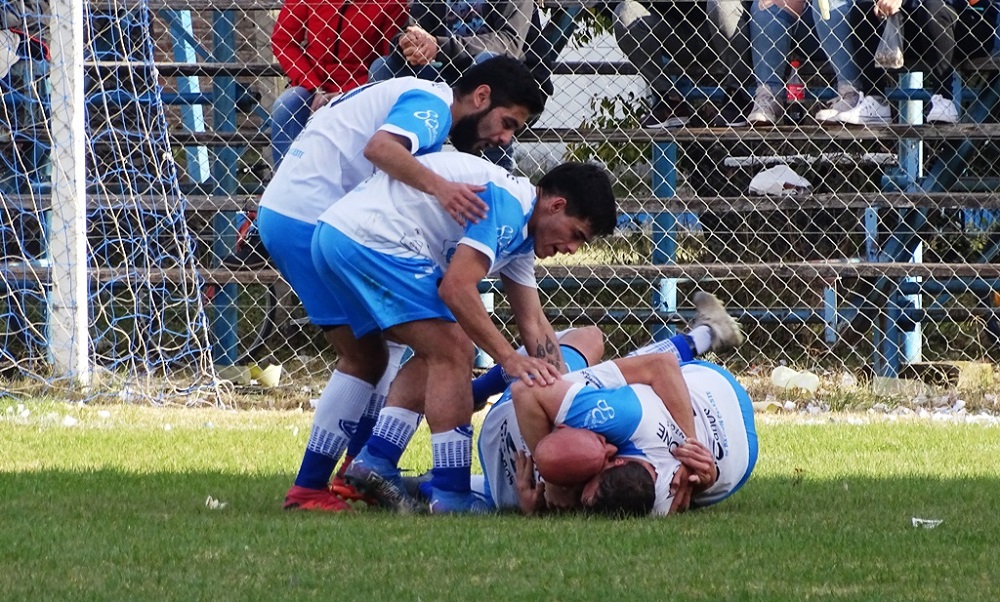 EL CELESTE GOLEÓ A UNIÓN EN EL CLÁSICO