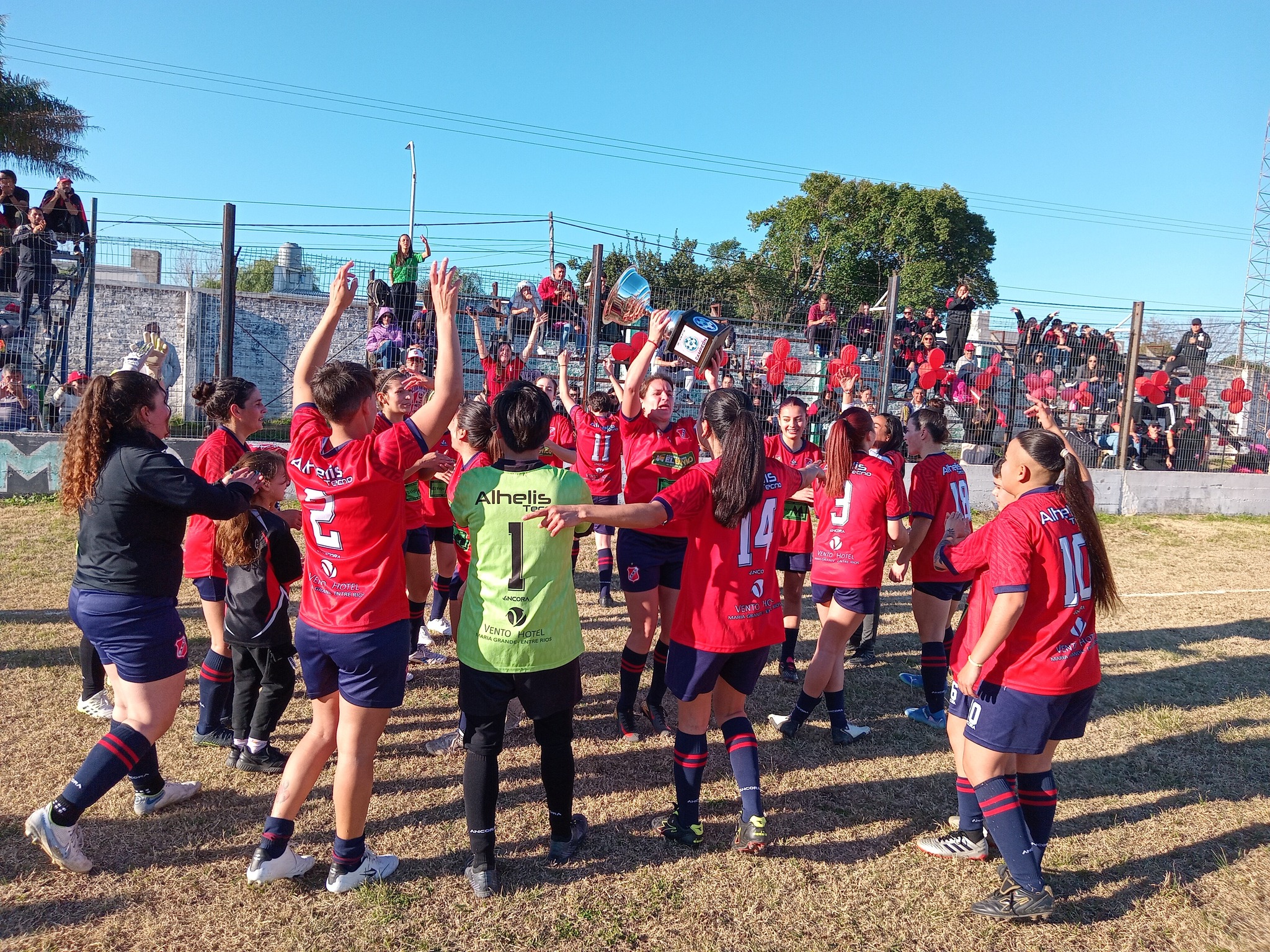 Las Rojas nuevamente campeonas del fútbol femenino